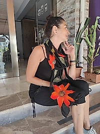 KEÇE  AYÇİÇEK DESENLİ EL YAPIMI ŞİFON FULAR